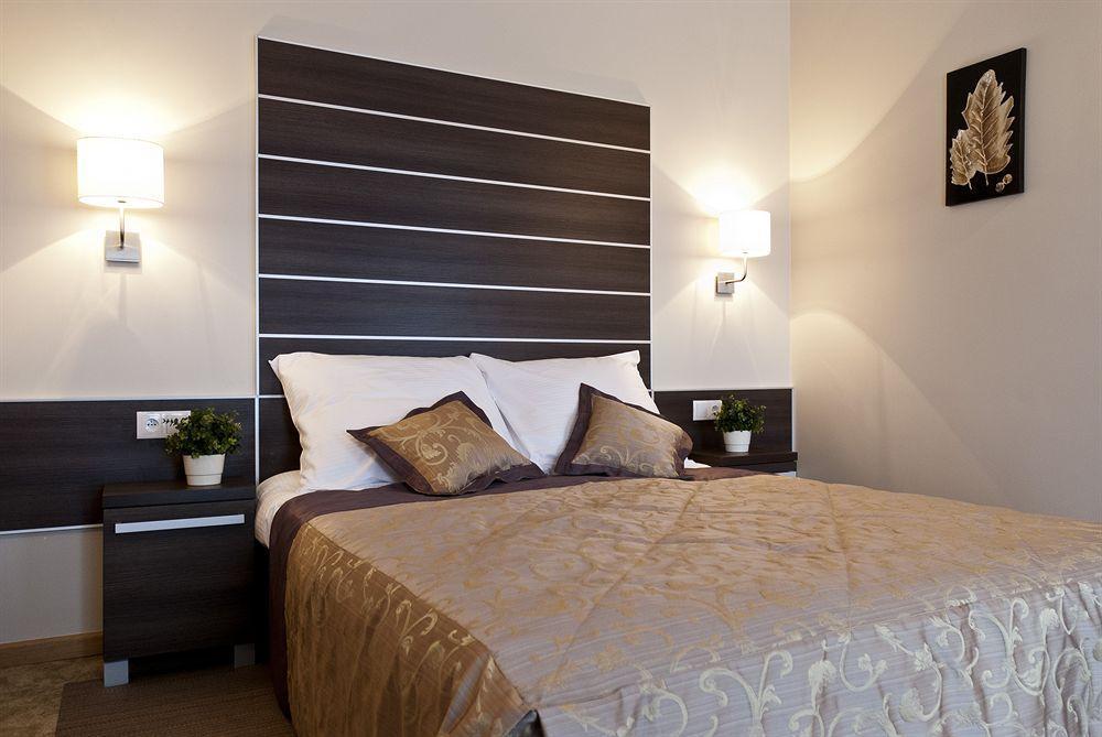 Zloty Staw Bed & Breakfast