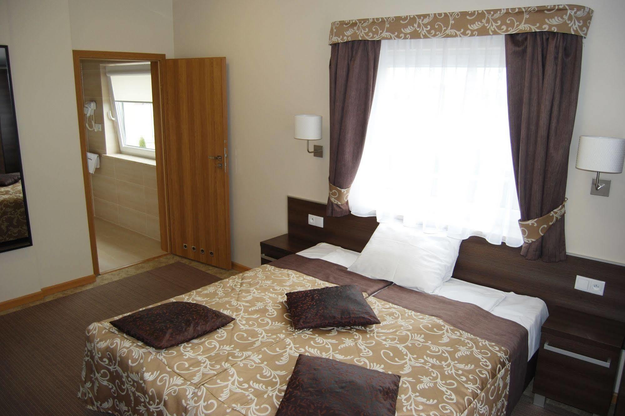 Zloty Staw Bed & Breakfast